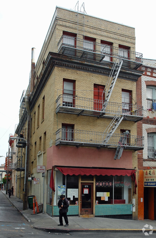 Building Photo - 10 Beckett