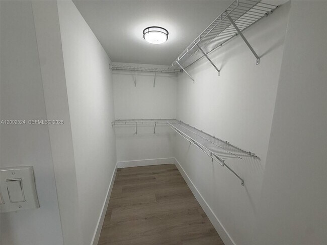 Building Photo - 2100 SW 6th St