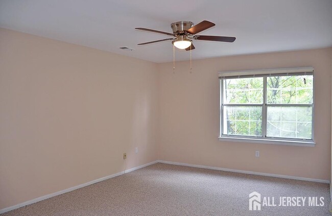 Building Photo - 311 Green Hollow Dr