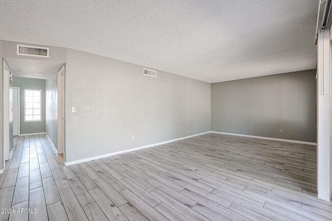 Building Photo - 9208 W Gary Rd