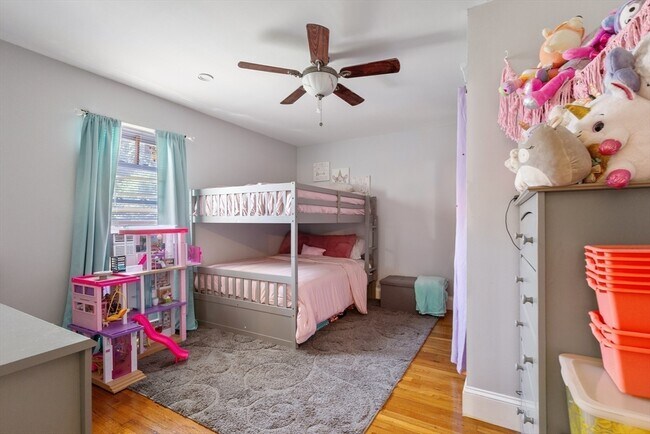 Building Photo - 36-38-38 Priesing St