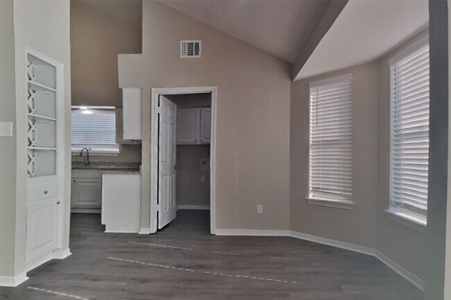 Building Photo - 3019 Highland Laurels Dr