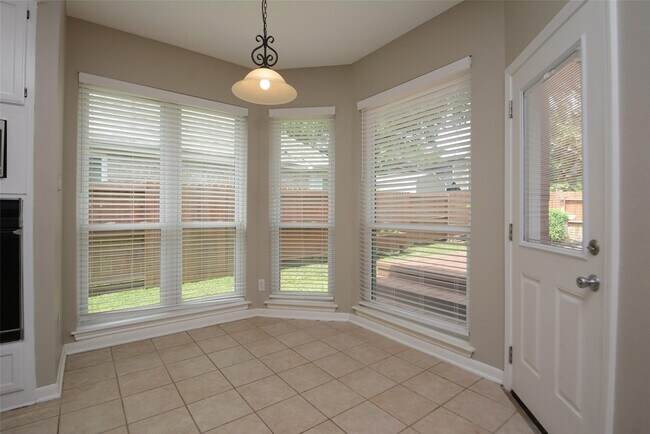 Building Photo - 5327 Willow Knoll Ct