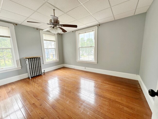 Building Photo - Beautiful 3 BR 1.5 BA Leominster SFH