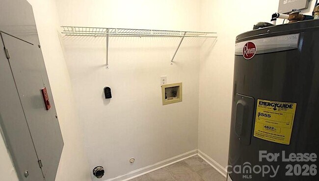 Building Photo - 1645 Arlyn Cir