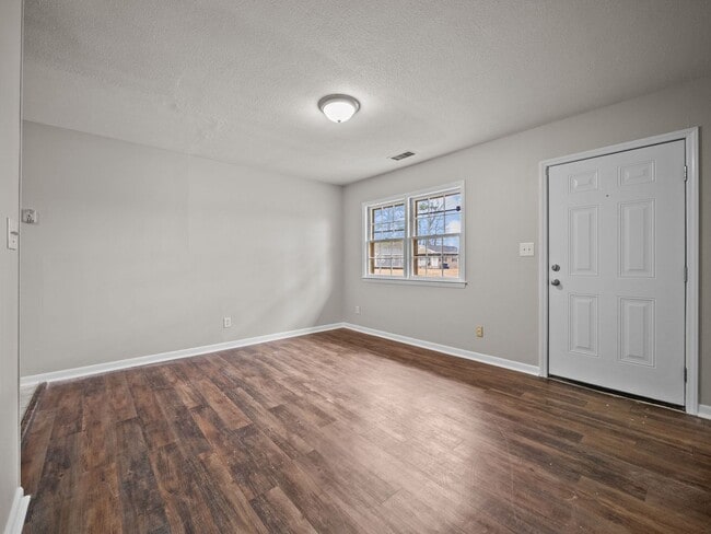 Building Photo - Welcome to Lakeview Park!