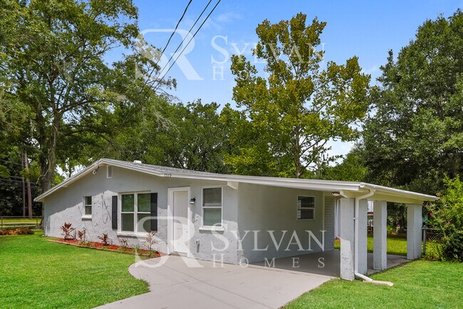 Building Photo - Feel welcome in this well-maintained 4BR 2...