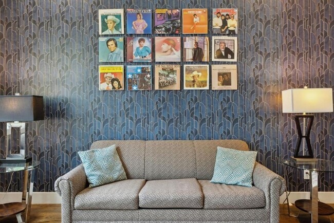 Building Photo - 1405B Stainback Ave