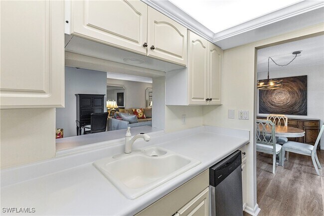 Building Photo - 3000 Gulf Shore Blvd N