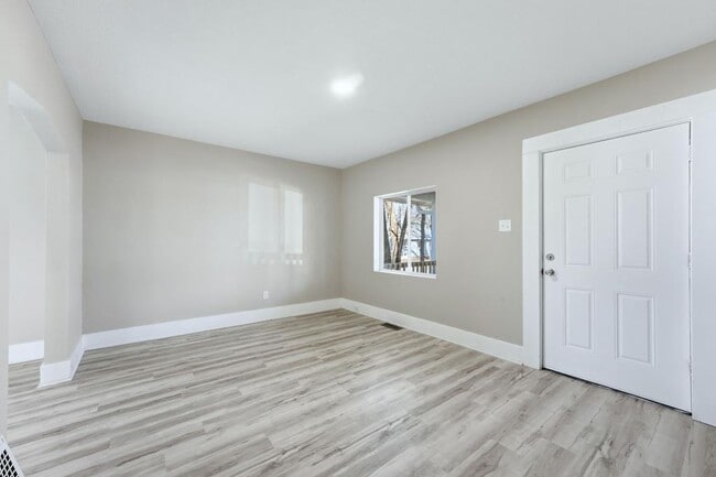 Building Photo - 2221 Eby Ave