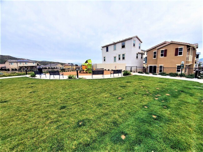 Building Photo - 3897 Boulder Dr