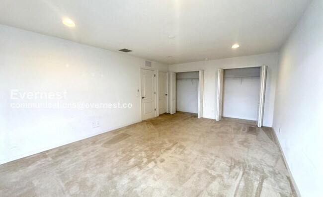 Building Photo - SPECIAL PROMOTION / Modern 4-Bedroom Home with Attached Garage / Pet-Friendly / Vouchers Accepted...