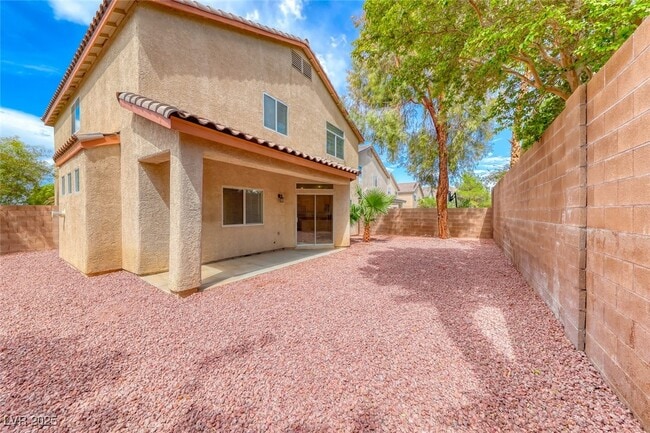 Building Photo - 5567 Cortu Ave