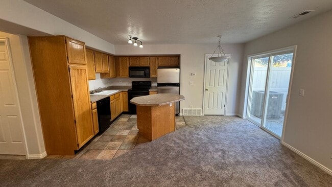 Building Photo - 3 Bedroom 2.5 Bath in West Jordan!