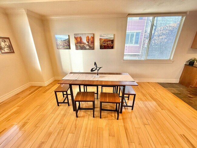 Building Photo - 625 E 200 S