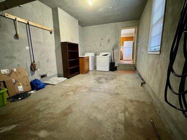 Building Photo - 479 Stratford Dr