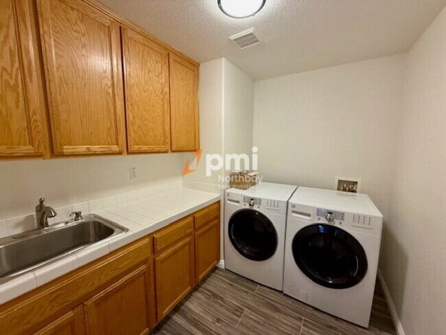 Building Photo - 732 Antiquity Dr
