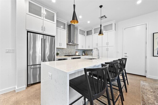 Building Photo - 2502 Southland Dr