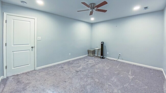 Bedroom #1 looks out on woods in back - 107 Abbots Glen Ct