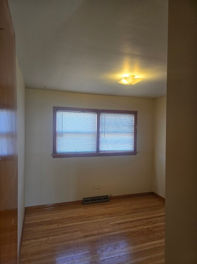 Building Photo - 15639 Ingleside Ave