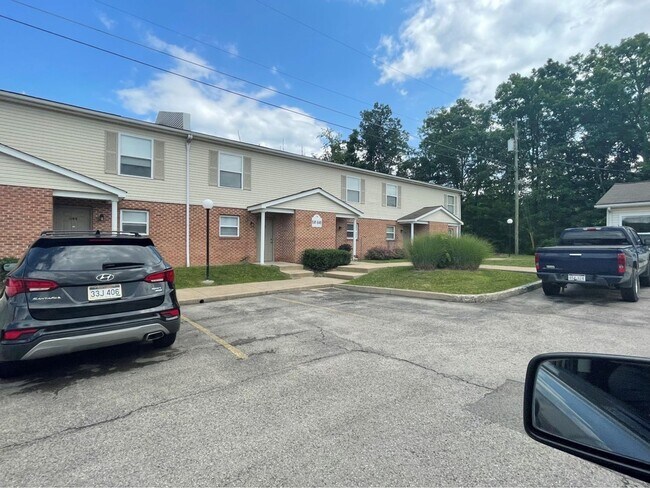 Building Photo - Rich View 3BR 50%