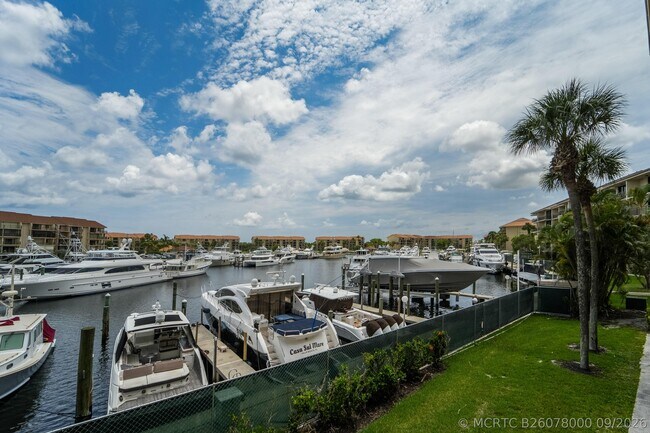 Building Photo - 2601 Marina Isle Way