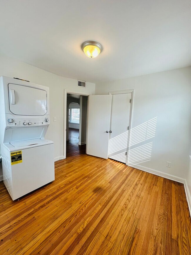 Building Photo - Spacious and stylish home in a prime Louisville location!