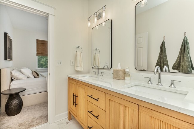 Building Photo - Sweetgrass Square in Market Common