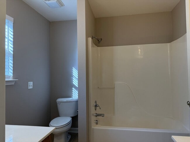 Building Photo - 317 Autumn Dr