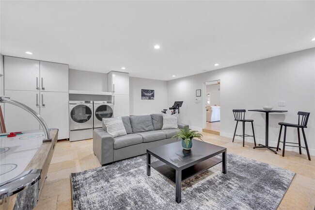 Building Photo - 1606 NE 18th Ave