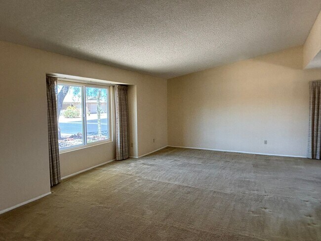 Building Photo - Spacious 3 bedroom Long Term Unfurnished home in Leisure World a 45+ Active Adult Resort Community