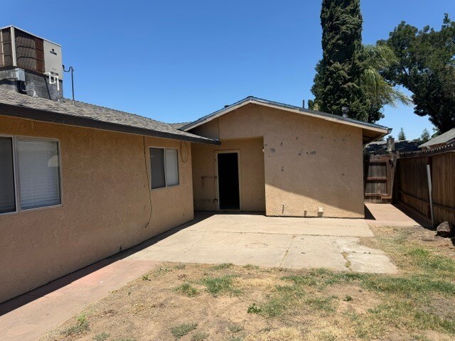 Building Photo - Modesto 3 Bedroom 2 Bathroom Home