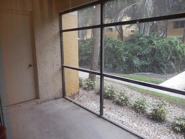 Building Photo - 3017 N Oakland Forest Dr