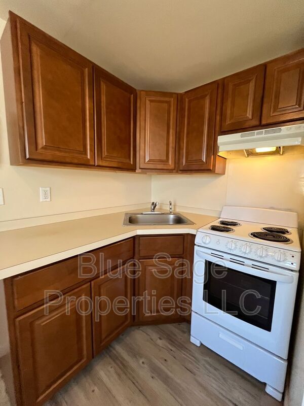 Building Photo - 1010 Yates Ave