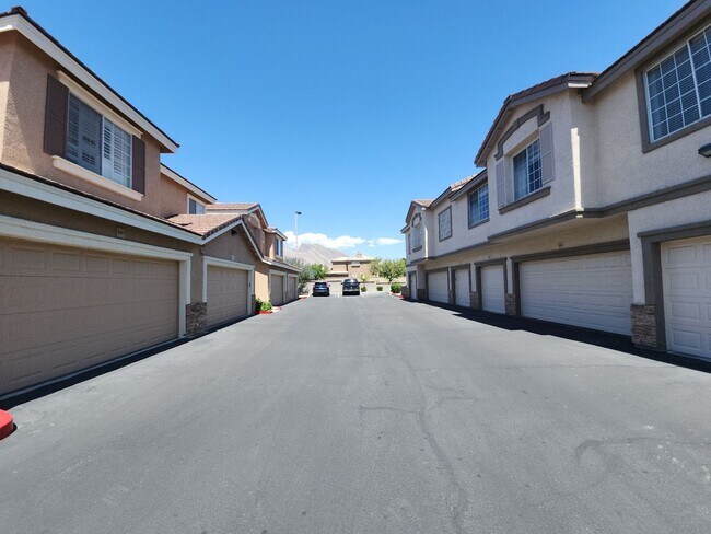 Building Photo - Immaculate Two Story Townhouse style Condo in Summerlin.