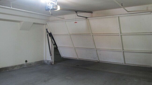 Building Photo - 221 Donax Ave