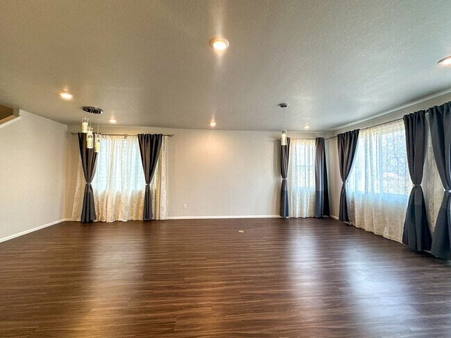 Building Photo - 17286 Bluetrail Ave