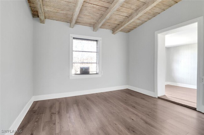 Building Photo - 156 4th St