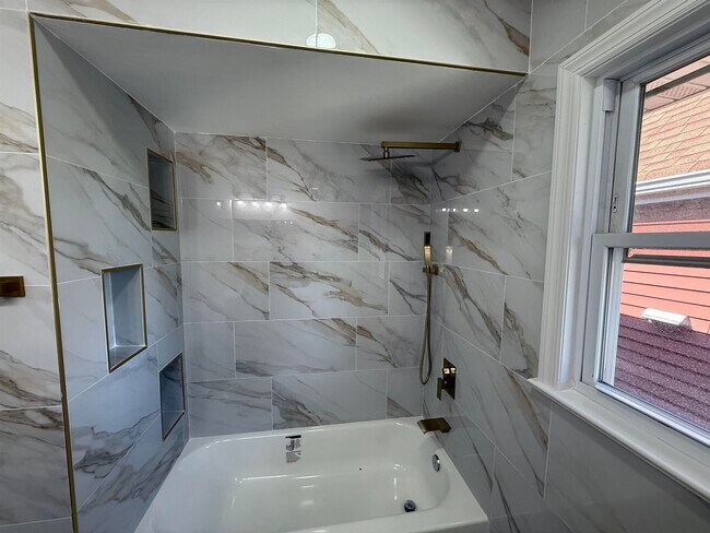 Building Photo - 588 Avenue A