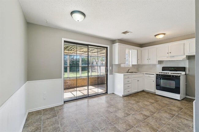 Building Photo - 4009 Vickie Dr