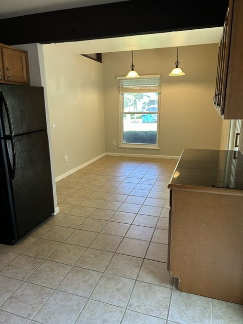 Building Photo - 446 Down Hill Dr