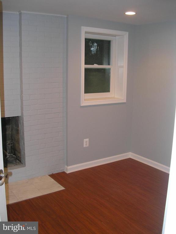Building Photo - 4217 University Dr