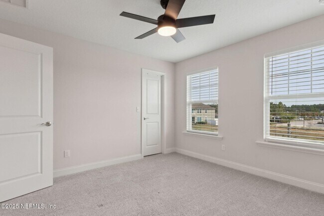 Building Photo - 205 Daydream Ave
