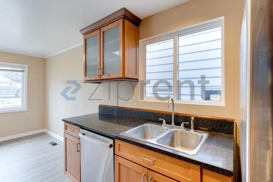 Building Photo - 3733 88th Ave SE