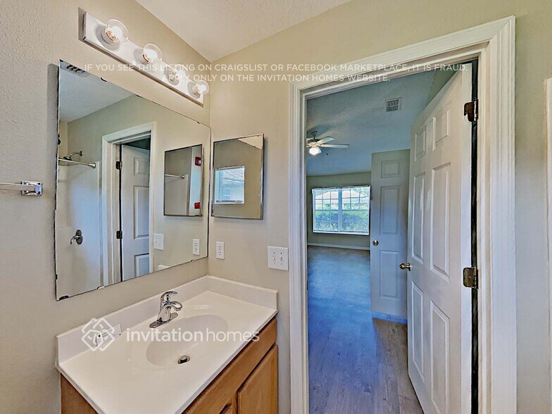 Building Photo - 2626 Needle Palm Dr