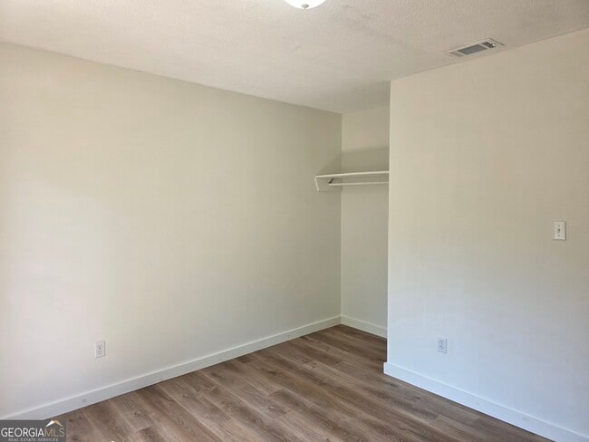 Building Photo - 309 E 3rd St