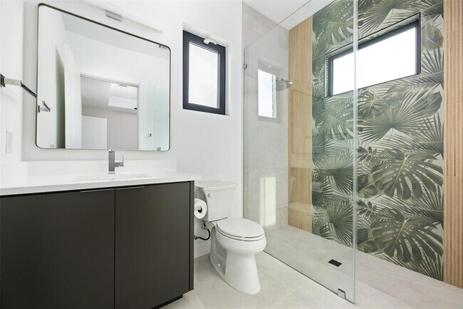 Building Photo - 13701 Montview Dr