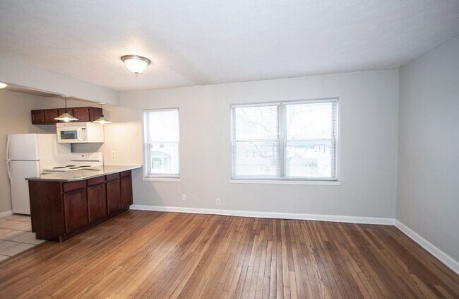 Building Photo - "Charming 2-Bedroom Retreat with Hardwood Elegance in Indianapolis"