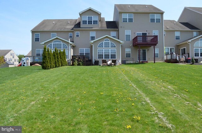 Building Photo - 5255 Spring Ridge Dr E