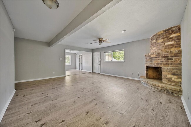 Building Photo - 10071 Woodhollow Dr